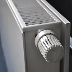 Jak ogrzać mieszkanie za darmo? Skuteczne sposoby na oszczędności