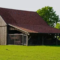 Budynek gospodarczy 300m2 na zgłoszenie - co musisz wiedzieć?