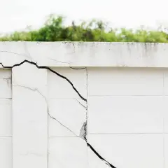 Osiadanie budynku ile cm? Poznaj przyczyny i skutki osiadania