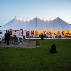 Ile kosztuje wynajem namiotu na wesele? Ceny, które zaskoczą!
