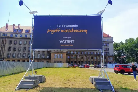 Ile kosztuje wynajem billboardu? Sprawdź ceny i ukryte wydatki