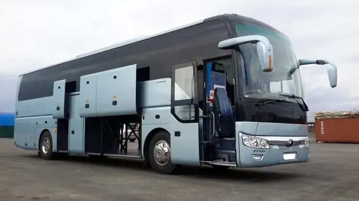 Zdjęcie Ile kosztuje wynajem busa? Sprawdź ceny i uniknij wysokich kosztów