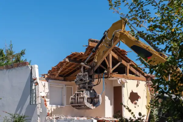 Jak napisać plan rozbiórki budynku, aby uniknąć kosztownych błędów