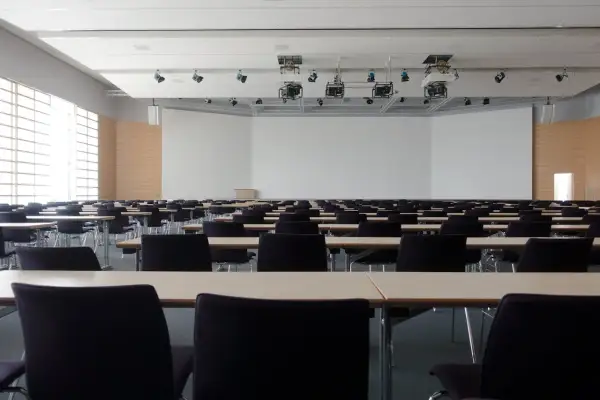 Wynajem sali konferencyjnej jaki VAT? Sprawdź, co musisz wiedzieć