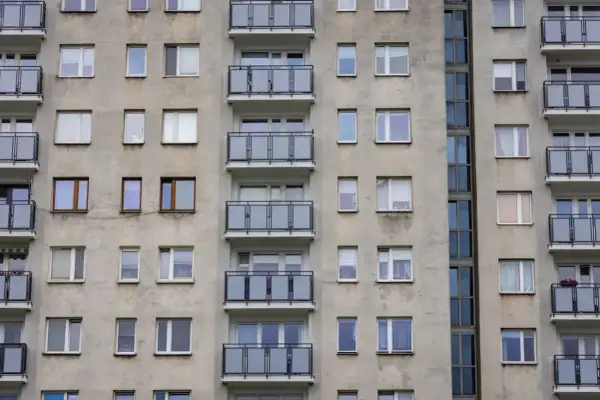 Przed kim odpowiada spółdzielnia mieszkaniowa i jakie są jej obowiązki?